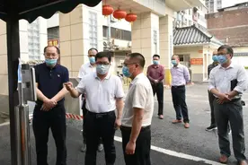 县委书记黎晓华、县长陈树源调研指导学校复学复课准备工作，强调全方位落细落小落实各项防控措施 ……图片