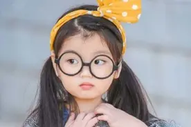 “我要赚钱养弟弟！”那个4岁出道年薪百万的小女孩，现状如何？图片