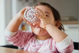 0-5岁，推荐喝这4种，不要喝这些，看看你都做对没图片