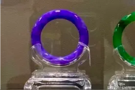 「保利2021春拍」紫罗兰手镯竟拍出1035万，美得像B+C货图片