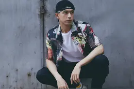 李现街拍大片嘻哈范十足！再度演绎头巾造型，街头潮流酷boy图片