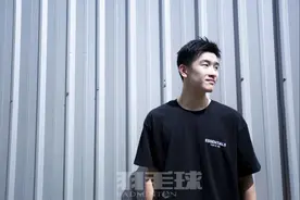 《羽毛球》封面秀：李诗沣，内敛“悟沣”大能量图片