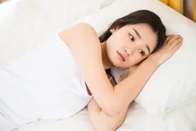 这4种食物会夺走你的睡眠，经常吃的人，别再不听劝了图片