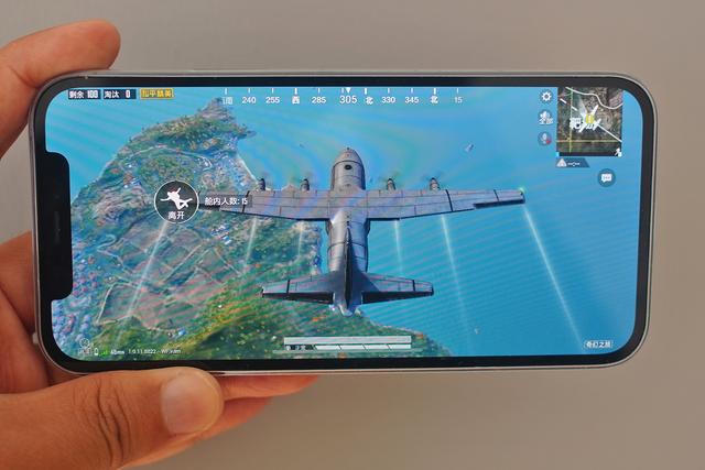 iPhone 12玩《和平精英》效果如何？超高清画质惊艳