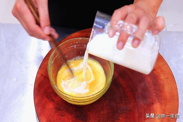 三个鸡蛋、一杯牛奶，教你在家做布丁，细腻爽滑入口即化，超简单
