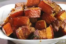 @齐齐哈尔人把五花肉扔进电饭锅，不加一滴水，出锅后一大锅都不够吃，太香了图片