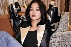 34岁辛芷蕾实力太强了！拍哭戏一条就过，穿破洞裤大秀好身材图片