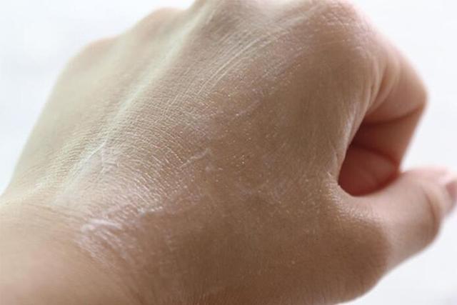 男生涂身体乳会粘腿毛吗