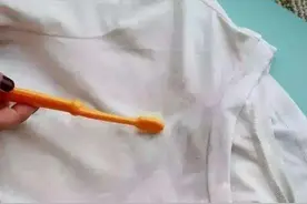 时间一久白衣服就发黄，怎么解决，这几招很管用图片