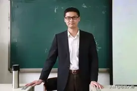 网红法学教授直播卖课，罗翔自觉“能被高举也能被跌落”图片