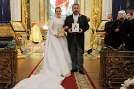 俄罗斯的“王室婚礼”：39岁新娘高调戴钻石王冠，新郎是谁的后代图片