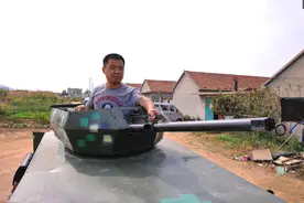 80后小伙7个月造“装甲车”花3万元，无法上路行驶，却生意兴隆图片