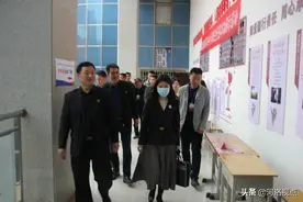河南洛阳教育局党组书记局长刘茂钦，副局长梁晓丽莅临洛阳第九中学视察首届洛阳中小学班主任基本功展示活动图片