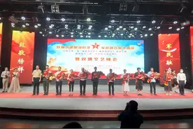 河南省西峡县举行“最美退役军人、最美现役军人、最美军嫂、最美双拥人物”颁奖活动图片