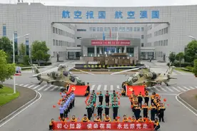 直10重大改进型公开亮相 配备有源相控雷达 有效提高作战能力图片