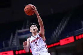 广东队收入差距悬殊！易建联两千万工资，年轻球员薪资不及白领图片