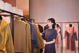 陈数气质真是好，身穿一袭高级灰连衣裙优雅大气，极简穿搭真高级图片