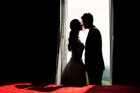 婚姻里岂容三人行，“多情”男将两个女人逼上绝路图片