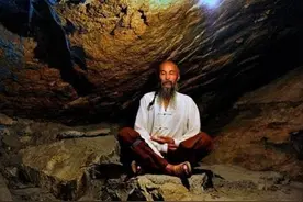 终南山第一隐士隐居深山30年，每天水煮白菜，亲人再见已认不出图片