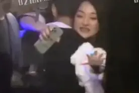 何炅到底得罪了谁？节目被孟非顶替，抱着周迅痛哭，快本复播无望图片