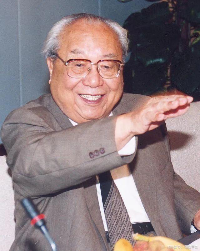 如云如海如山，自如自由自在