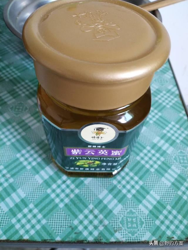 自己做的窝料诱鱼效果不错，野外钓鱼时总能比别人钓的多