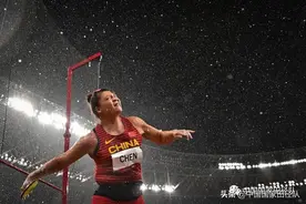 DAY4丨 女子撑竿跳高资格赛 徐惠琴成功晋级图片