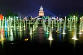 大雁塔音乐喷泉：全亚洲最大的矩阵喷泉广场图片