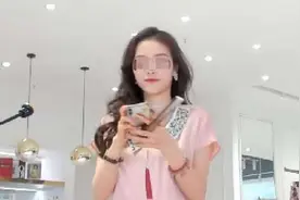 直播间成抓捕现场！女主播前一秒换装后一秒落网图片