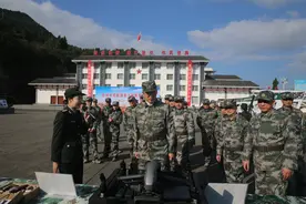 感受浓浓硝烟味，共叙深深鱼水情——四川省达州市党政领导干部过军事日活动图片