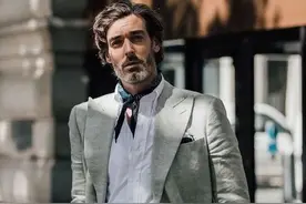 中国男人戴丝巾，为何看起来有点娘？原来选款和搭配很关键图片