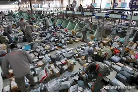 她是一90后农村女老师，却后半夜偷着哭，竟是“月亮惹的祸”？图片