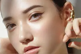 左右常画不对称、修眉用剃或拔？彩妆师神解答5大眉毛困扰图片
