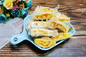 早餐就常给孩子做这，饺子皮一裹，煎一煎出锅，闺女一顿吃5个图片