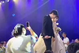 千万网红婚礼曝光！奢华无比满天都是气球，王祖蓝也到现场祝贺？图片