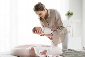 新生儿有多脆弱？哄睡不当可能会诱发疾病，家长不敢不当回事图片