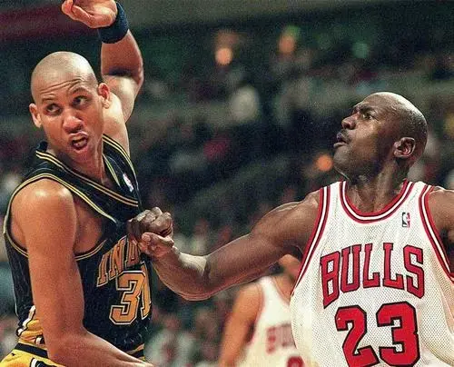 NBA纪实连载27:98年带领内忧外患的公牛三连冠，乔丹彻底封神上卷