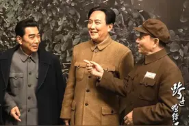 卢奇是邓小平的特型演员，有一次饰演反派，被父亲骂了一顿图片