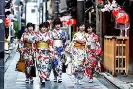有异域风格特点的大连日本风情一条街 是文化入侵还是商业文化引进图片