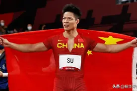 网友扒出苏炳添给何炅拉黄包车综艺片，何炅被骂惨：戏子你也配图片
