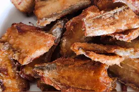 干炸带鱼，裹面粉还是淀粉？多数人做错，难怪带鱼吃着不酥不脆图片