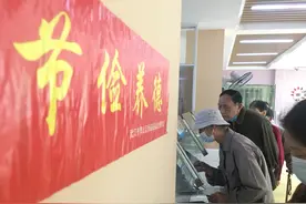 武汉青山区引入社会组织 解决社区养老中的“吃饭难”图片