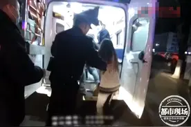 饭后抢着买单，男子竟冲进店内拿菜刀，对着兄弟就砍图片