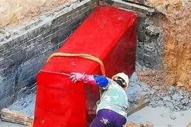 江苏出土一红棺，埋藏700年竟依然光亮如新，X光照射后令专家惊讶图片