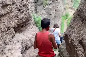 山西岩石缝中，发现1400年前的隋朝道观，山体上的孔洞是什么？图片