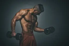 基于合理训练与饮食，在自然健身的状态下，最多能长多少纯肌肉？图片