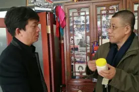 他是乾隆七世孙，在家乡穿龙袍祭祖，为何会引来网友反对？图片