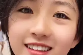 陕西10岁女孩放学视频走红，一头短发英气十足，网友直呼原地出道图片