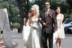 中国小伙迎娶伊朗新娘，女方来了一堆伴娘图片