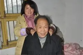 38岁女教师不顾世俗眼光，与66岁老汉结婚：除了你，别人都是将就图片